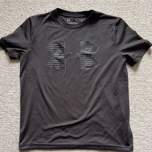 Boys Under Armour short sleeve shirt size youth small